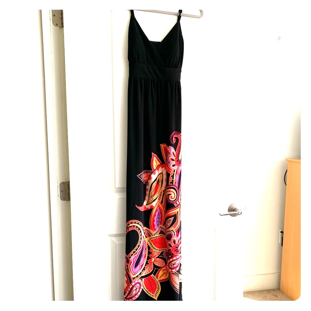 Maxi dress, black with colorful pattern